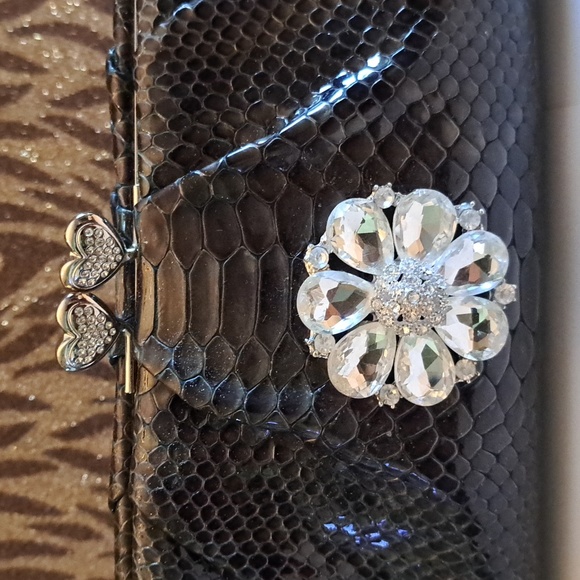 Brighton First Kiss *Blinged by Dean* clutch - Picture 3 of 10